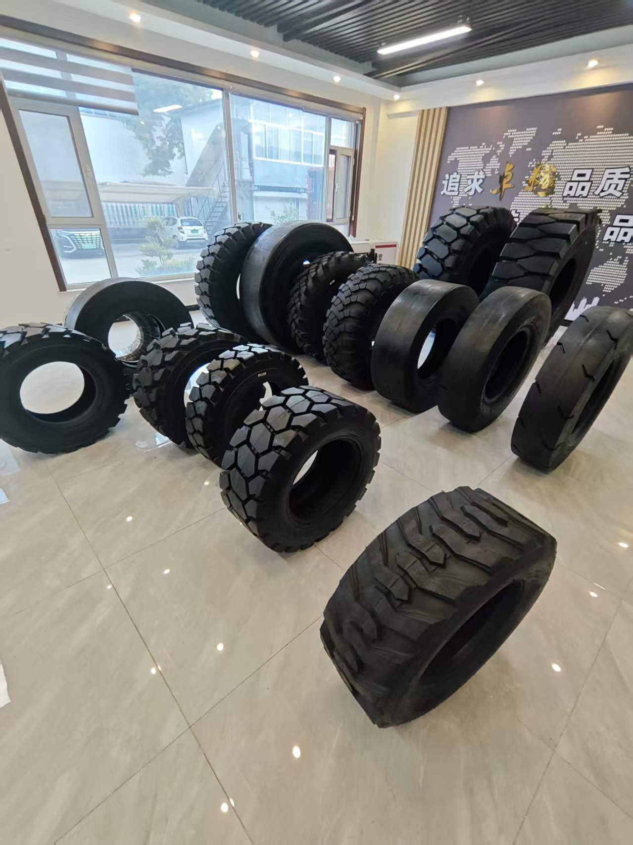 潍坊金源橡塑轮胎成品展示
