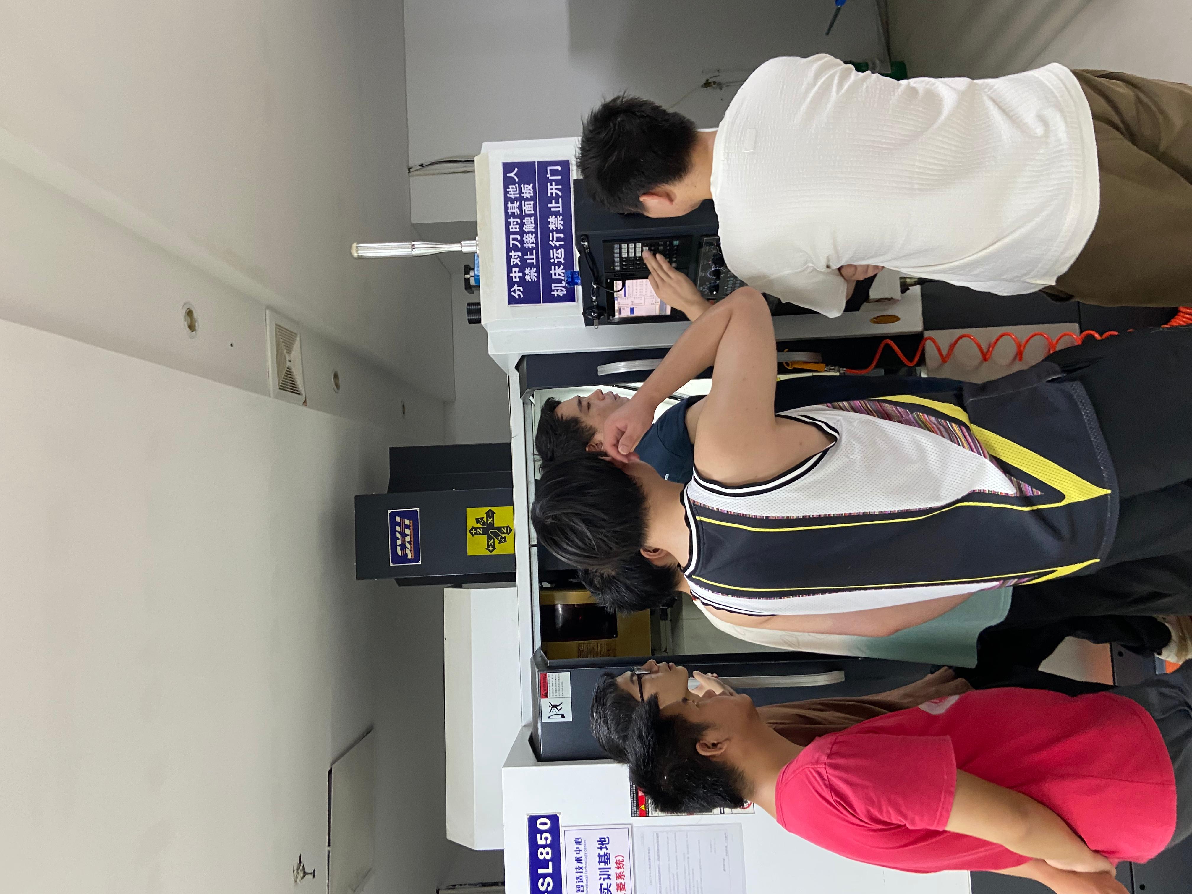 欧凡CNC数控编程技术培训实训现场