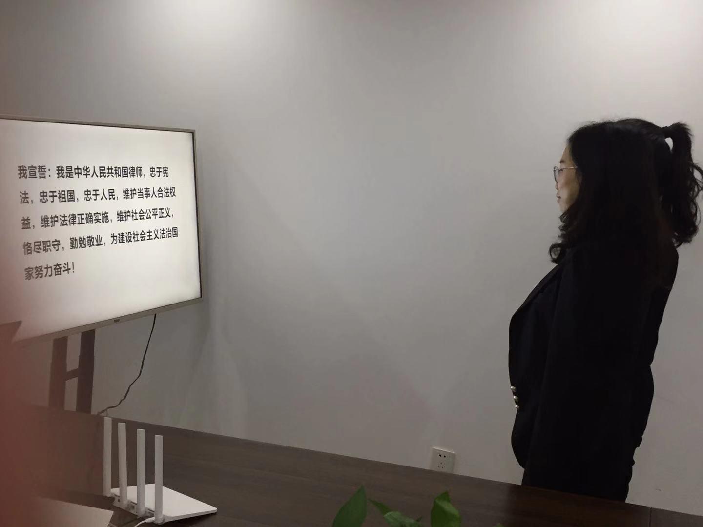 都燕果律师形象照