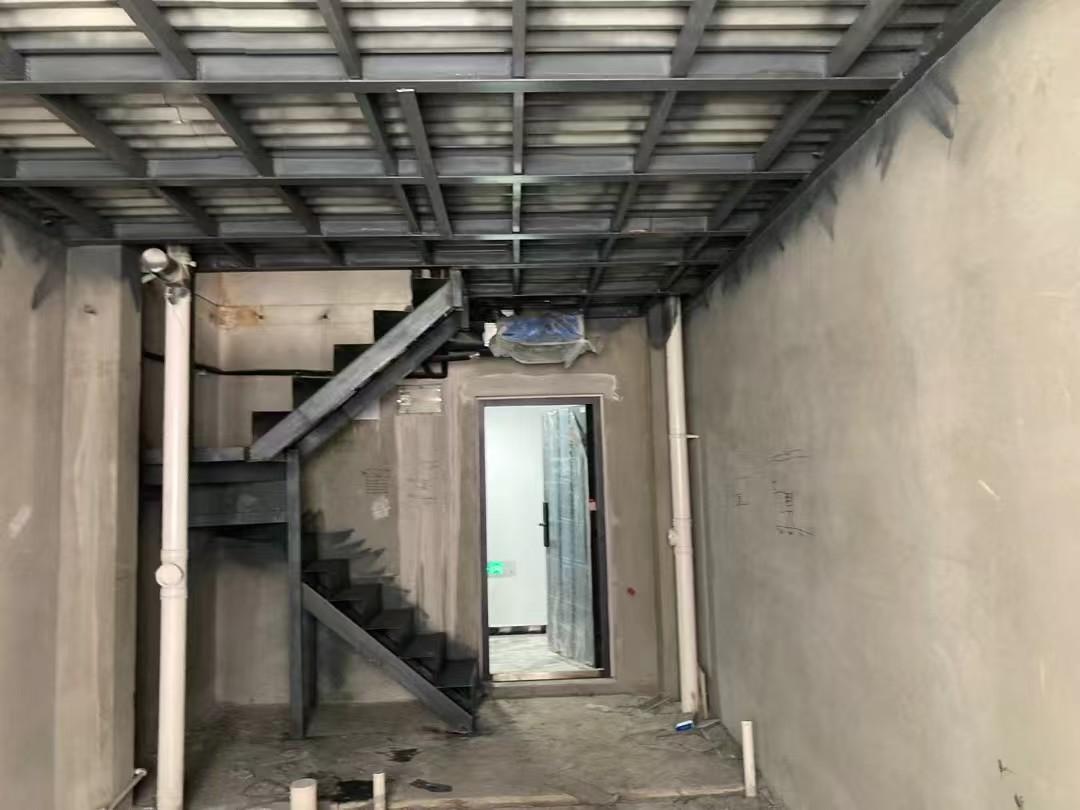 武汉锐贤钢结构工程施工现场