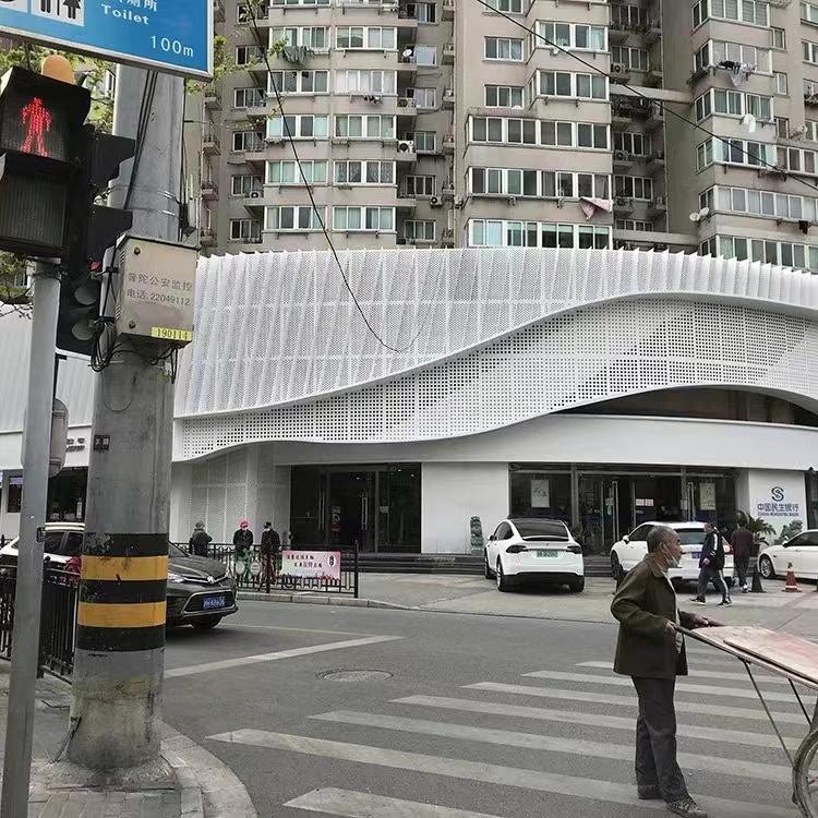 双曲铝单板产品图