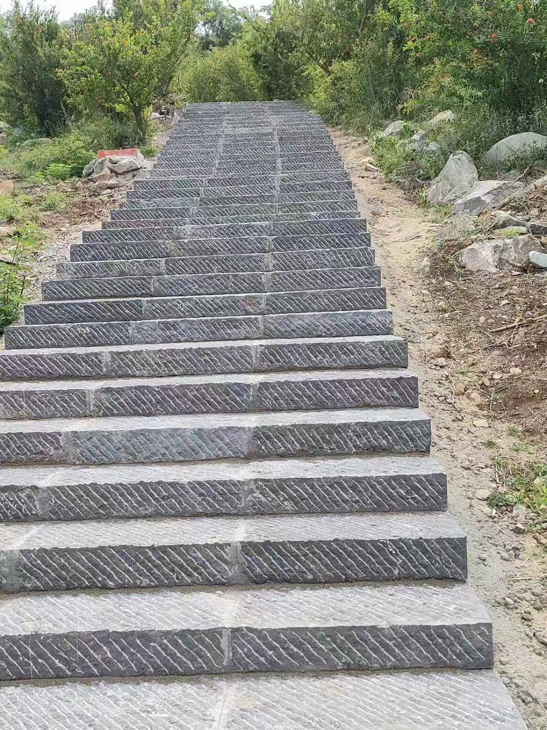 青石板加工现场