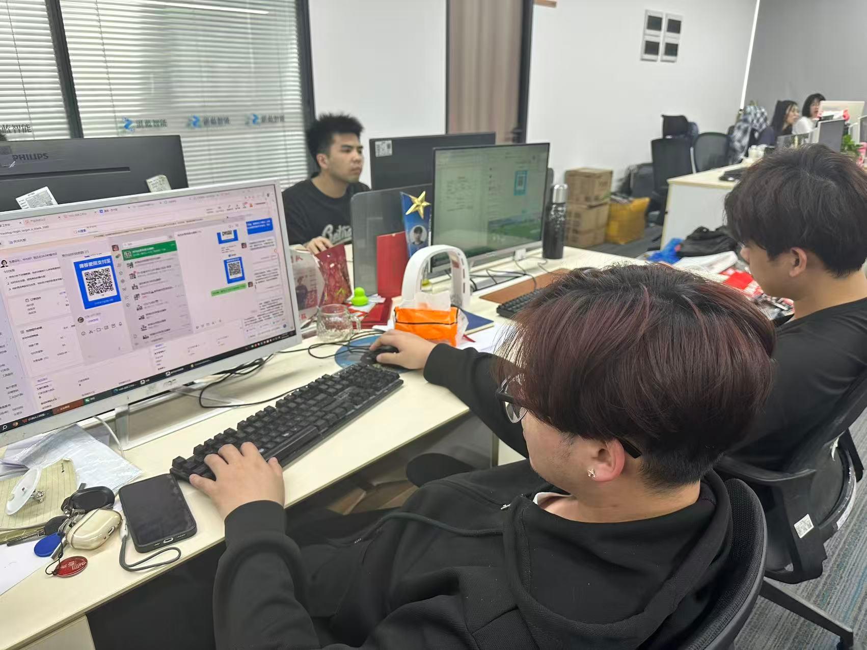 湛蓝科技办公环境