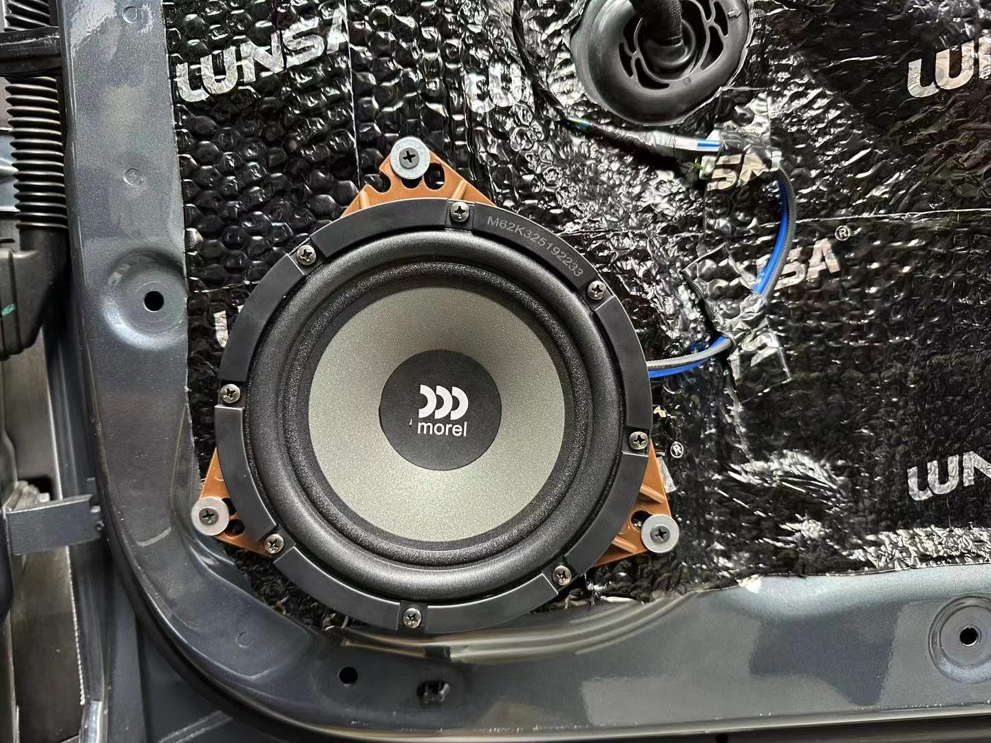 福州道声汽车音响施工车间