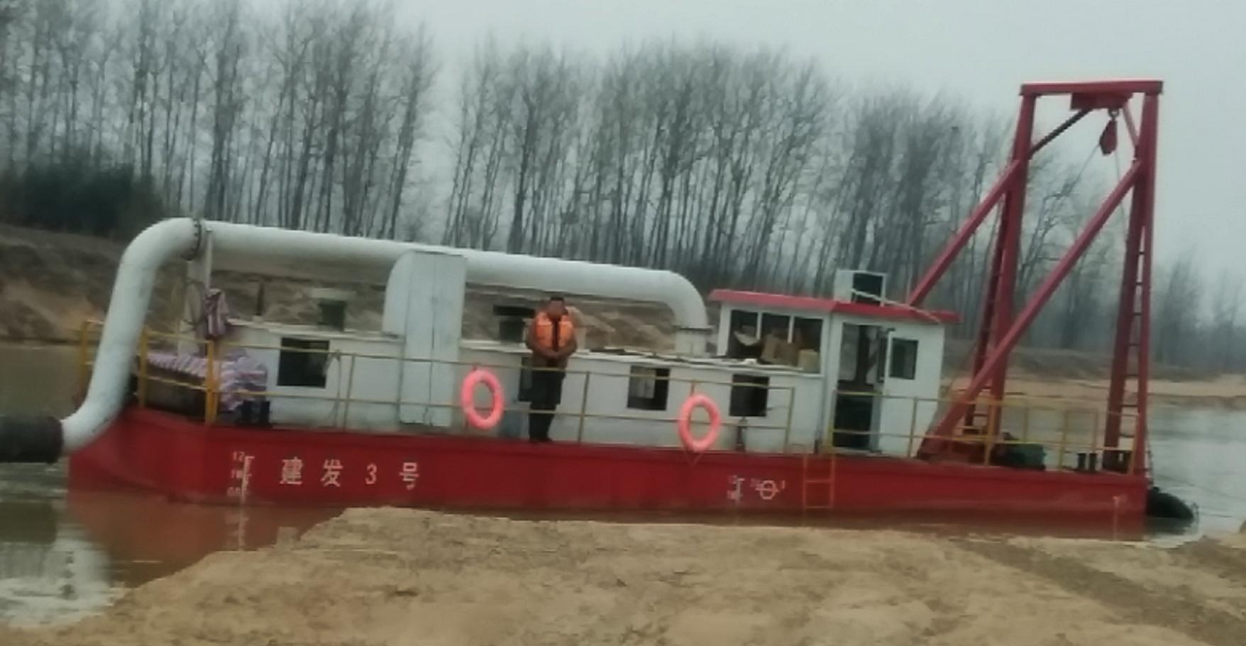 挖泥船