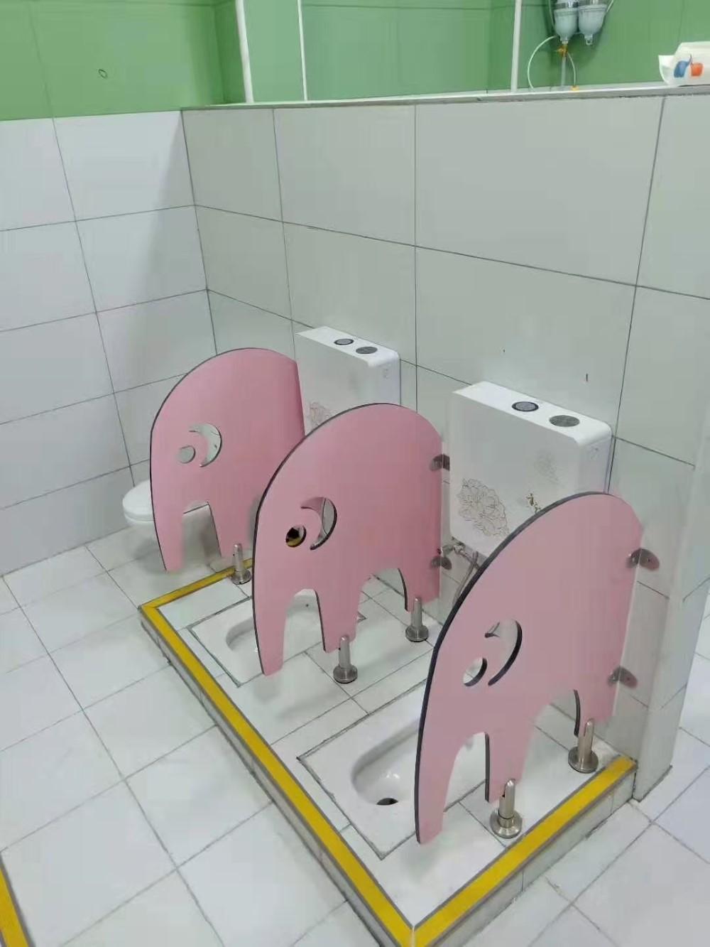 卫生间隔断产品图