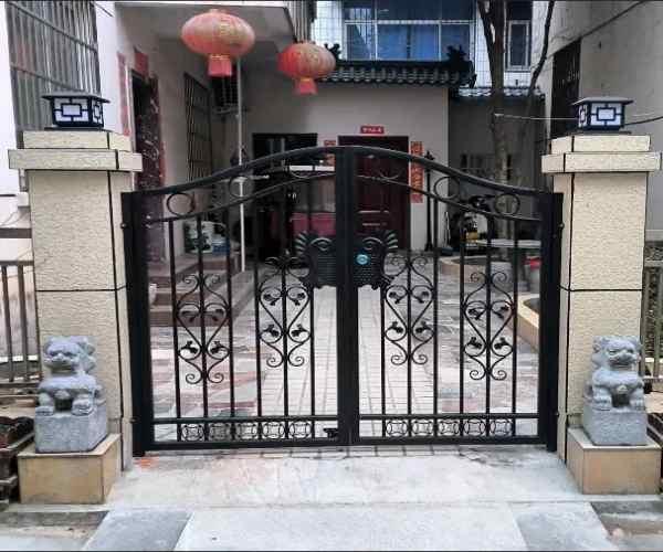 天津市东丽区新瑞铁艺卷帘门加工厂产品示例1