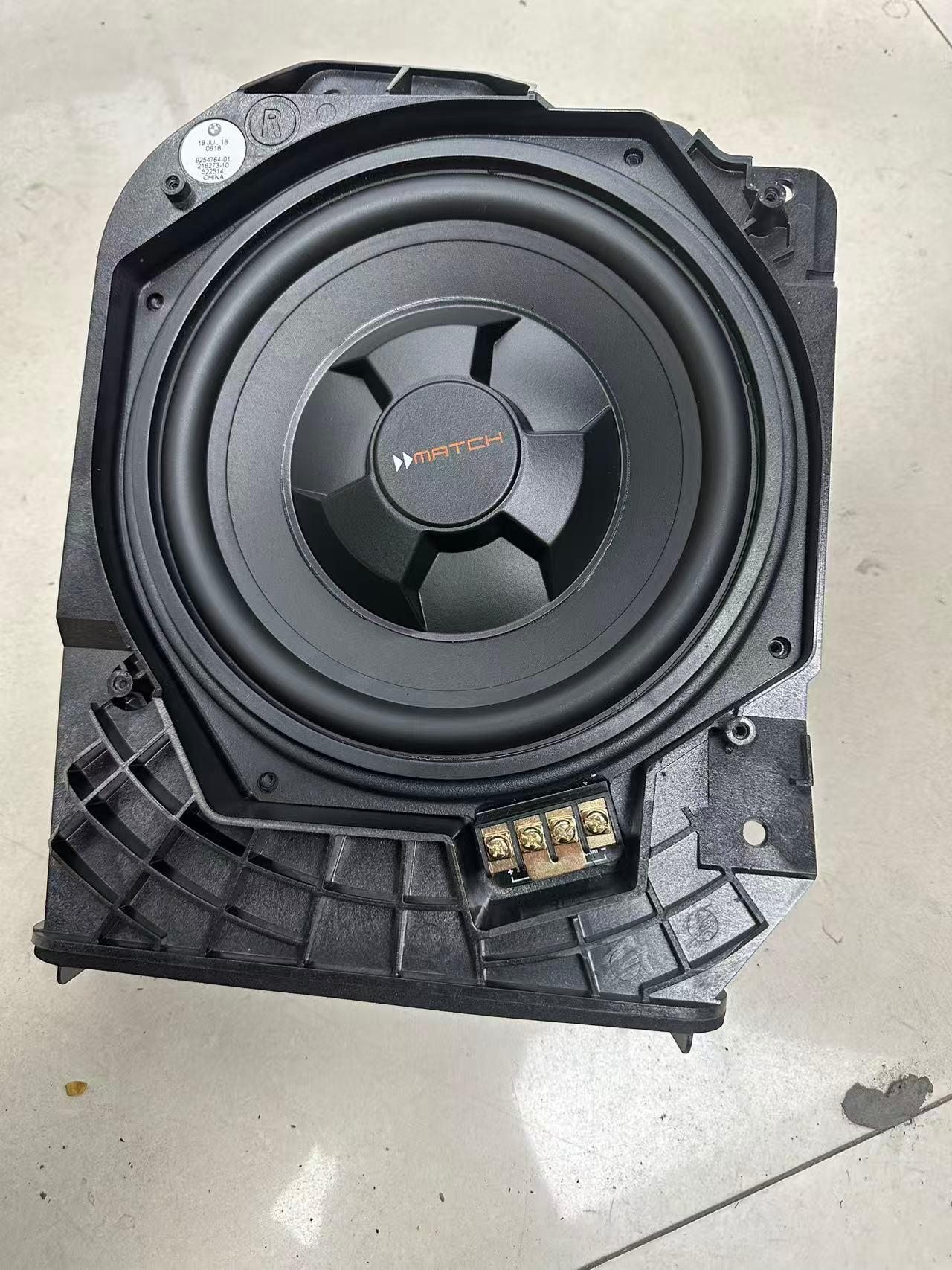 动感地带汽车音响隔音施工工位