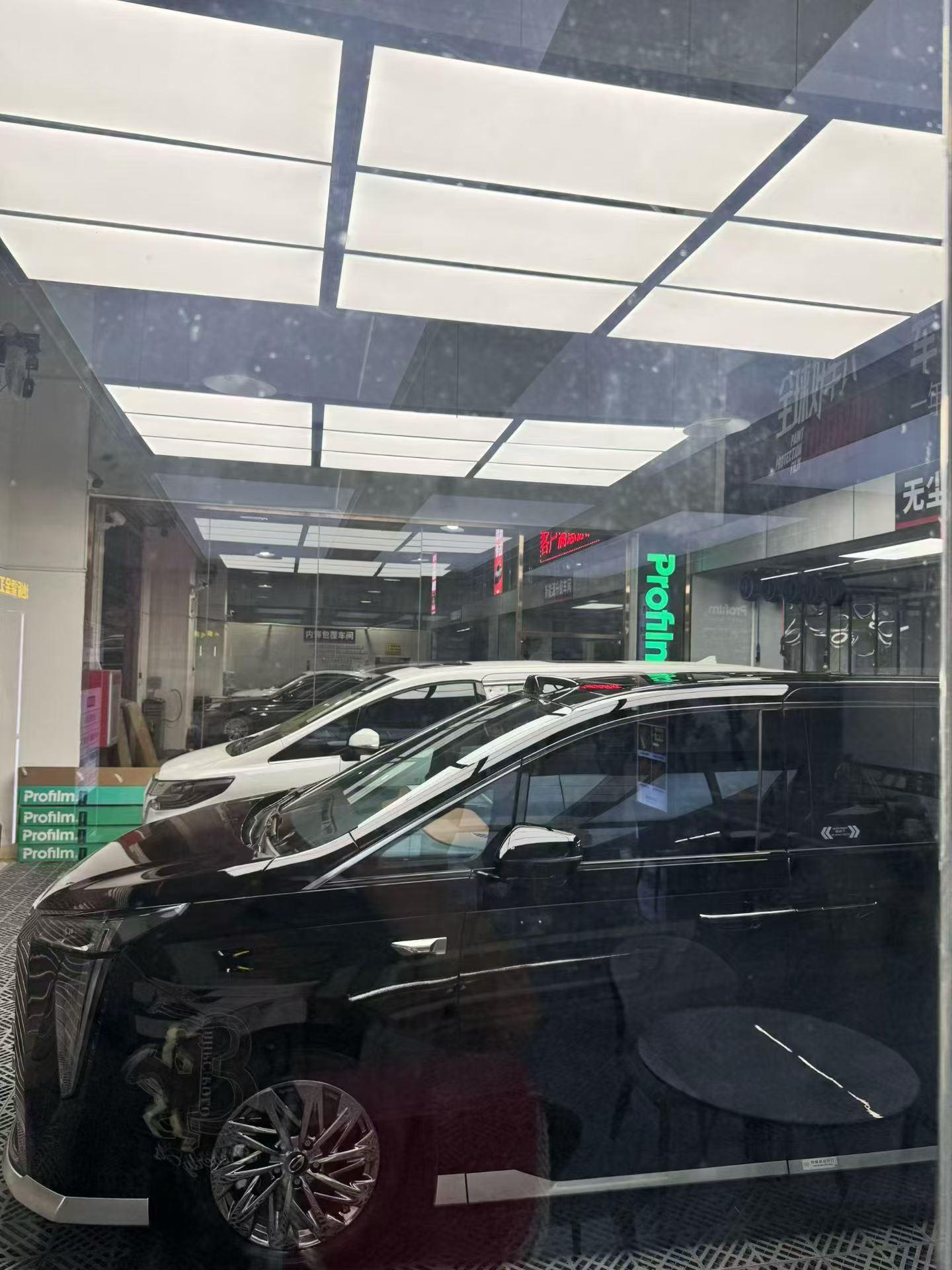 鸿车汇无尘施工车间