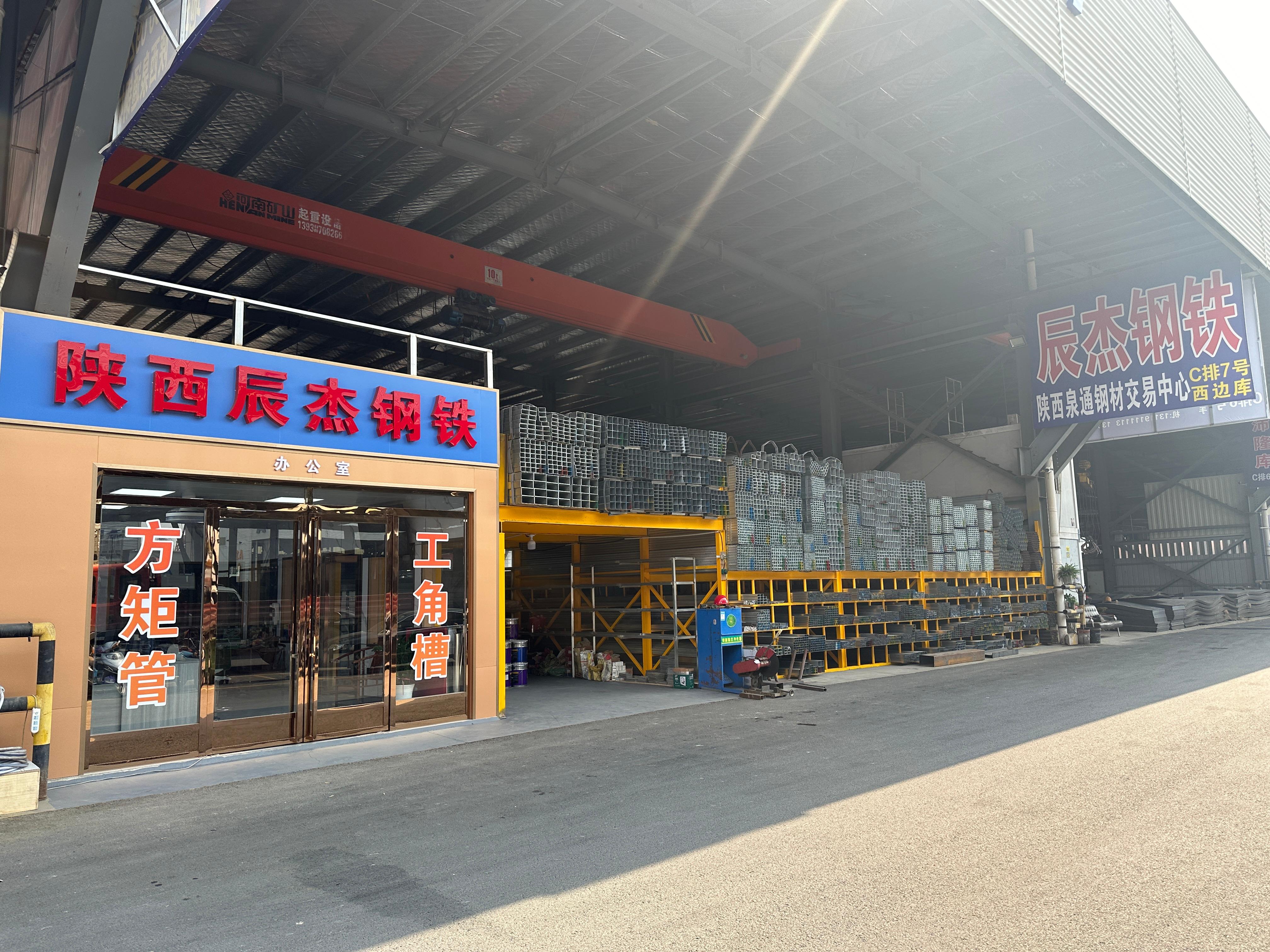 陕西辰杰钢铁配送车队