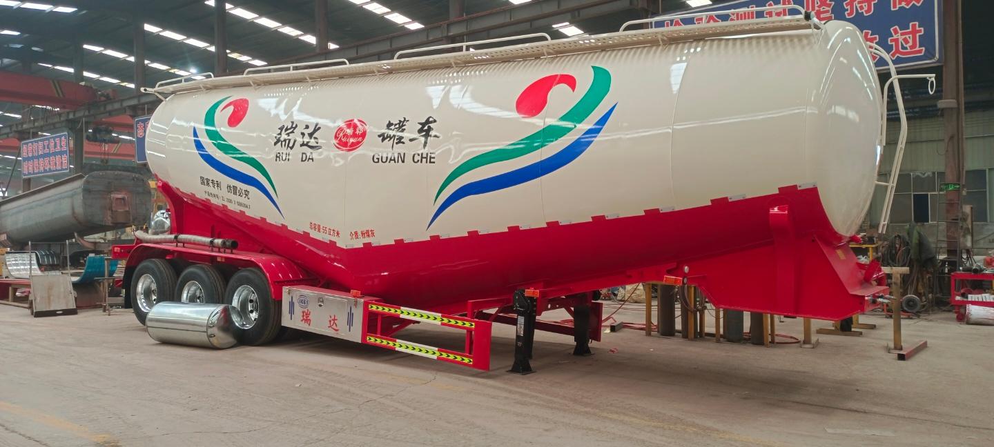 山东梁运挂车制造有限公司低平板半挂车