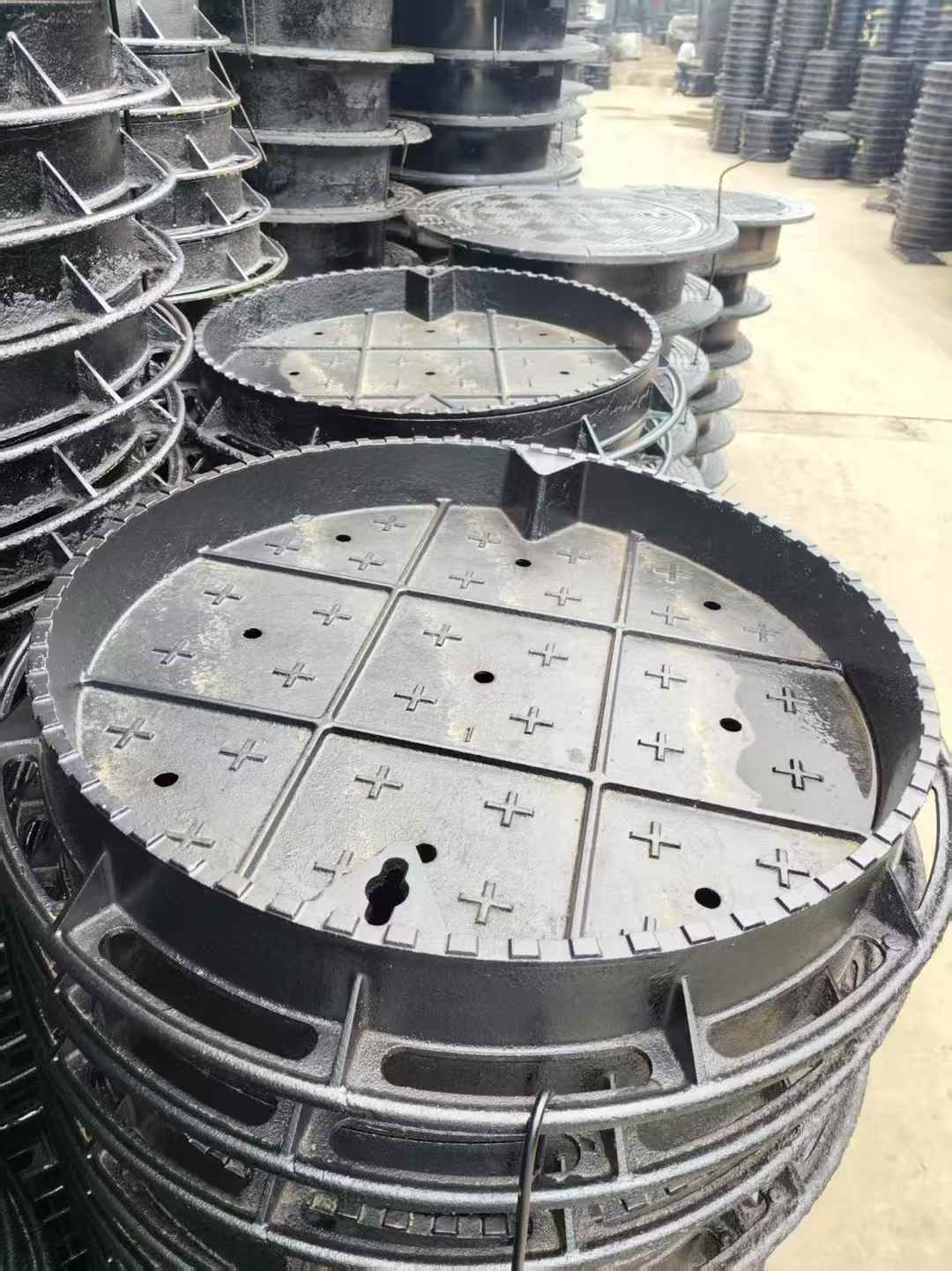 球墨铸铁井盖产品图