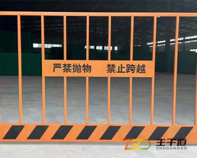 高速公路防撞护栏施工现场