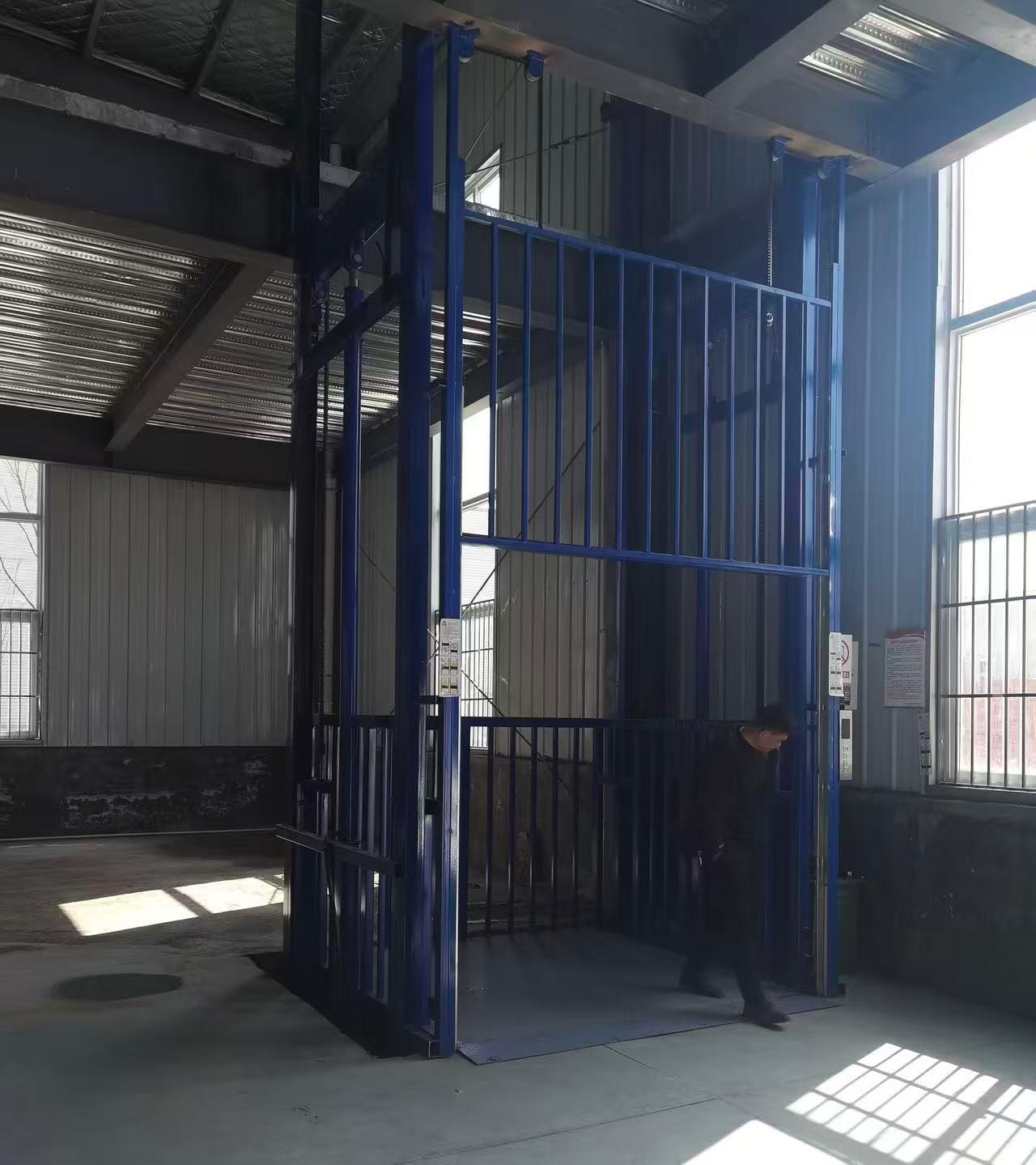 河南远工升降货梯