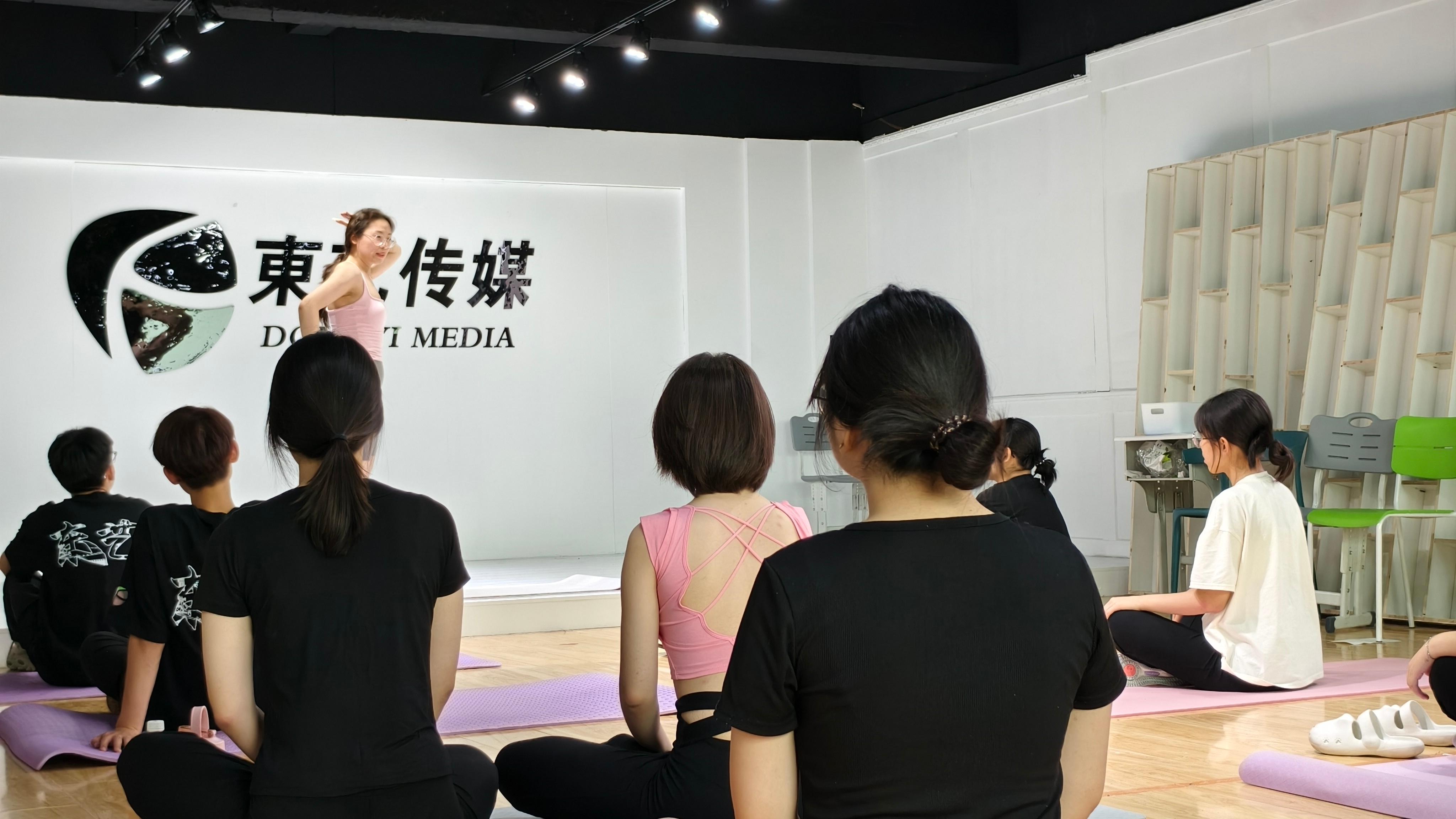 东艺传媒演播室