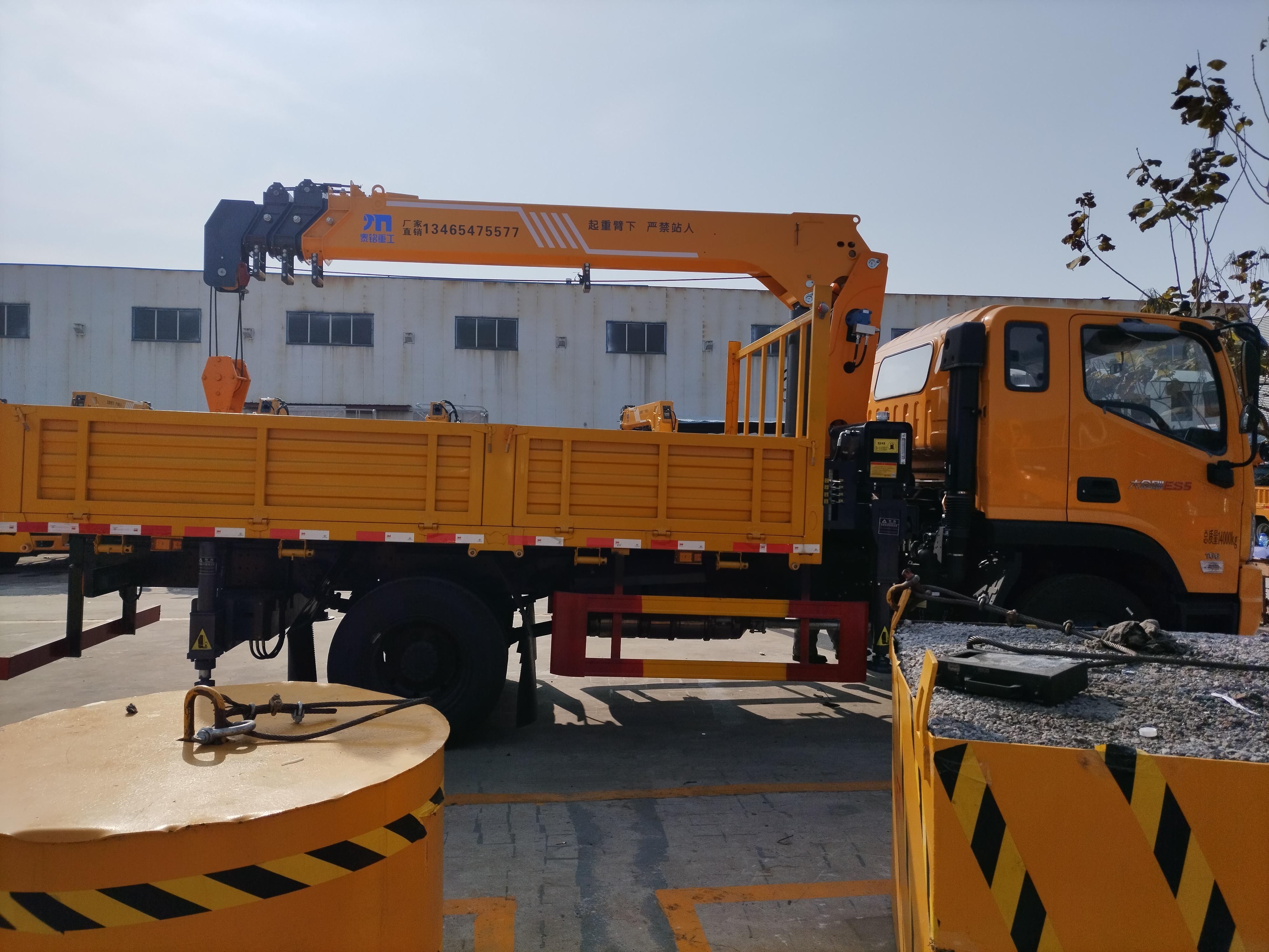 济宁泰铭重工四驱高空车
