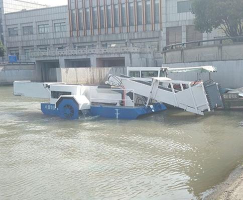 漂浮物打捞船