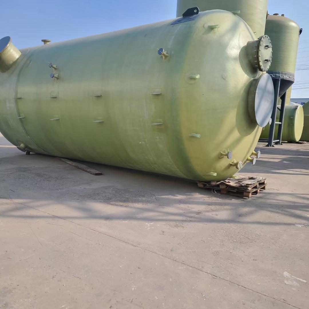 玻璃钢储罐加工现场
