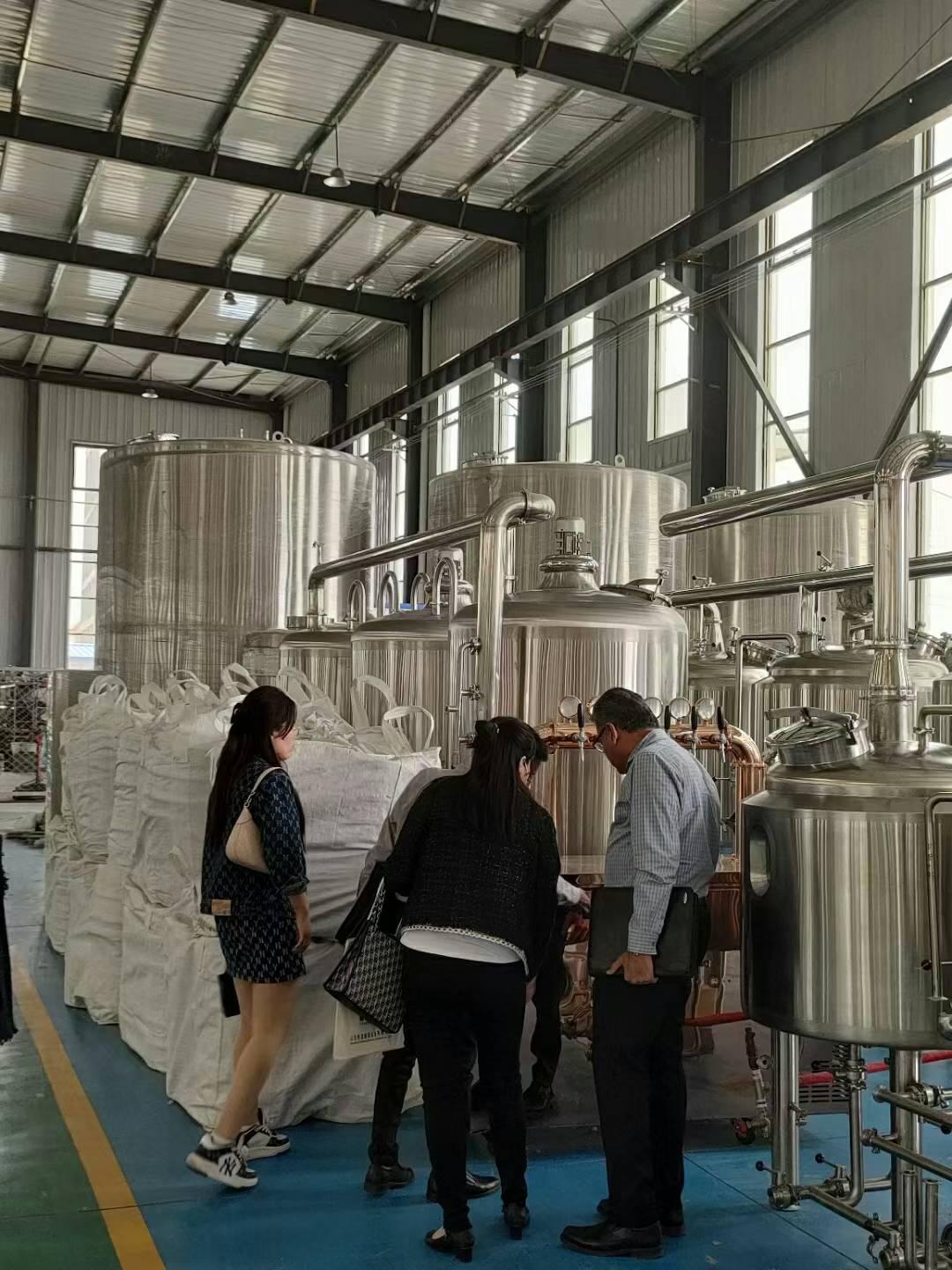 尊皇发酵设备车间