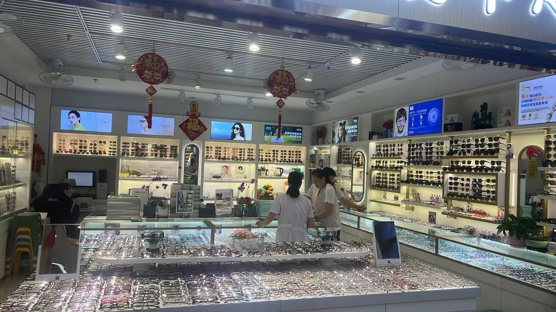 新视达配镜中心设备