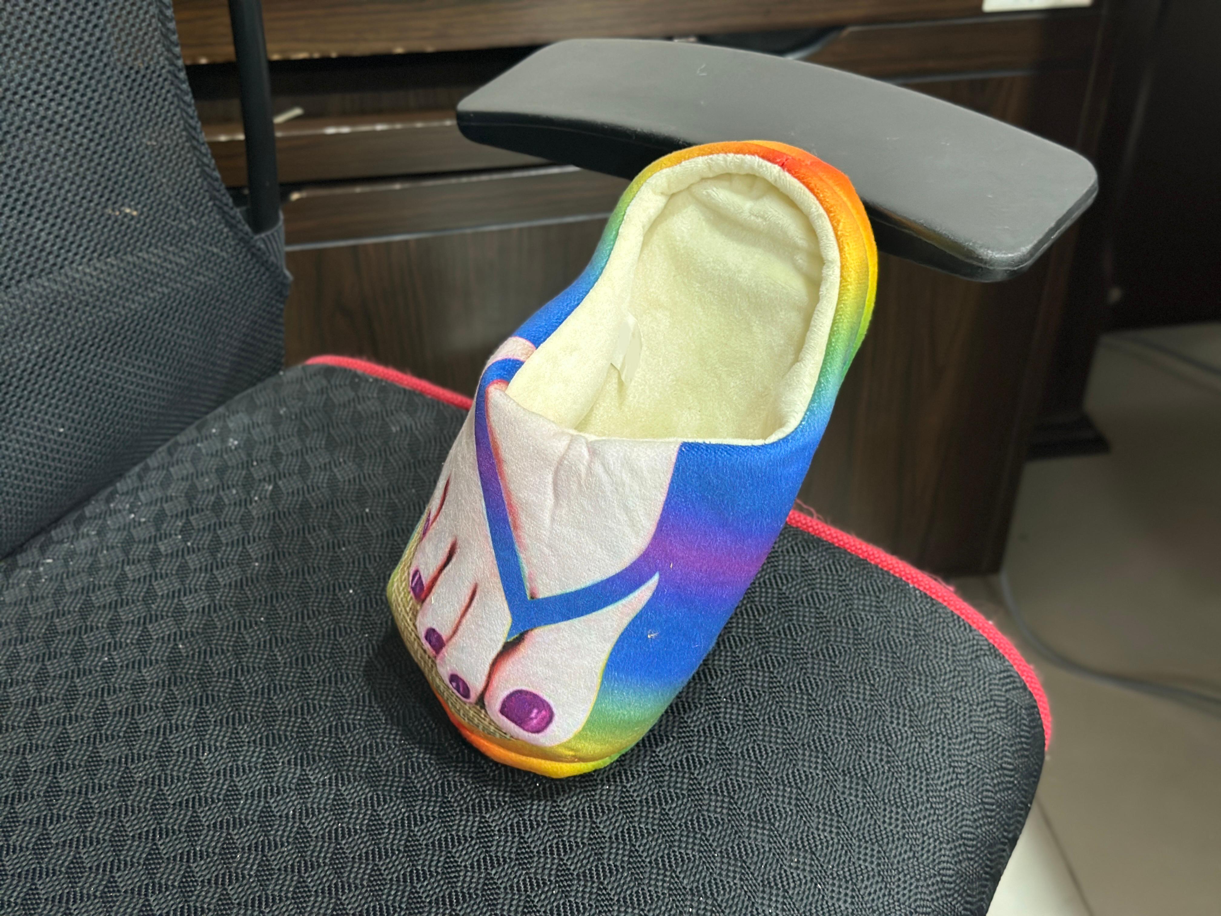 毛绒拖鞋样品展示