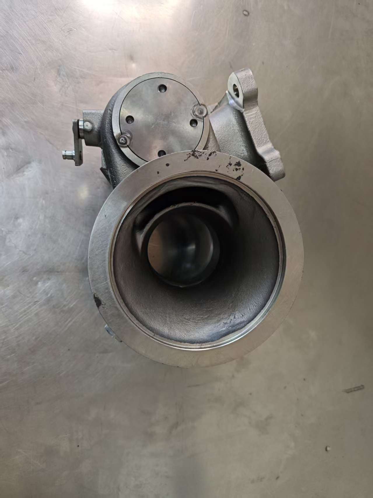镍钛铌合金涡壳增压器产品图