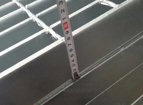 无锡金天一钢格板加工现场