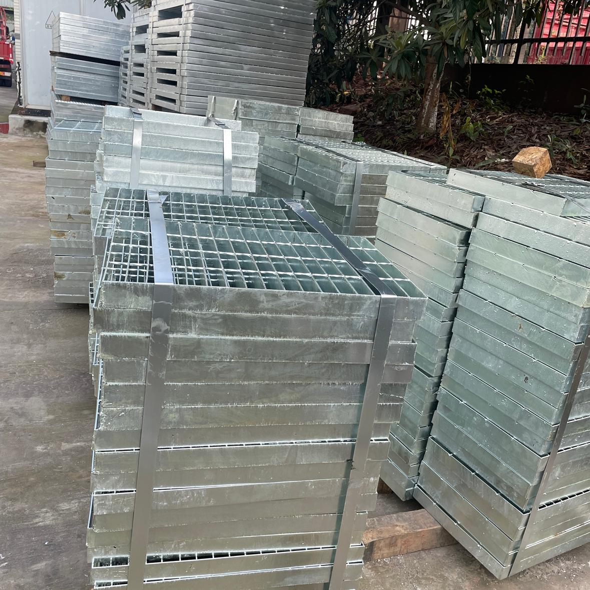 重庆鑫方泰格栅板生产