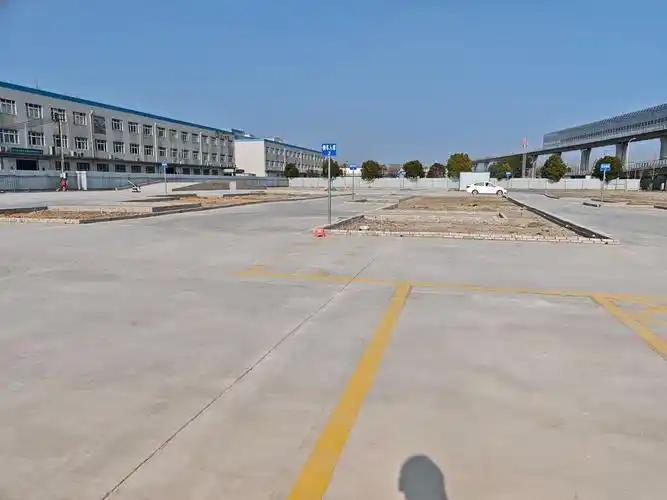 安泰运通驾校学员练车