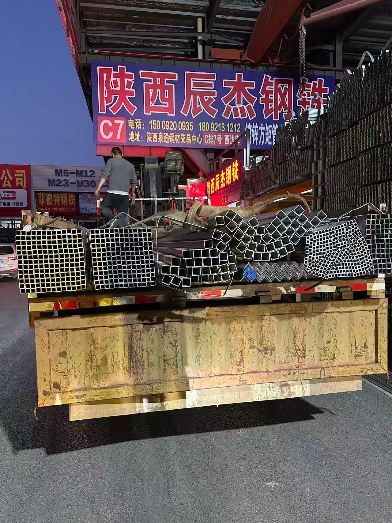 陕西辰杰钢铁物资有限公司仓库实景