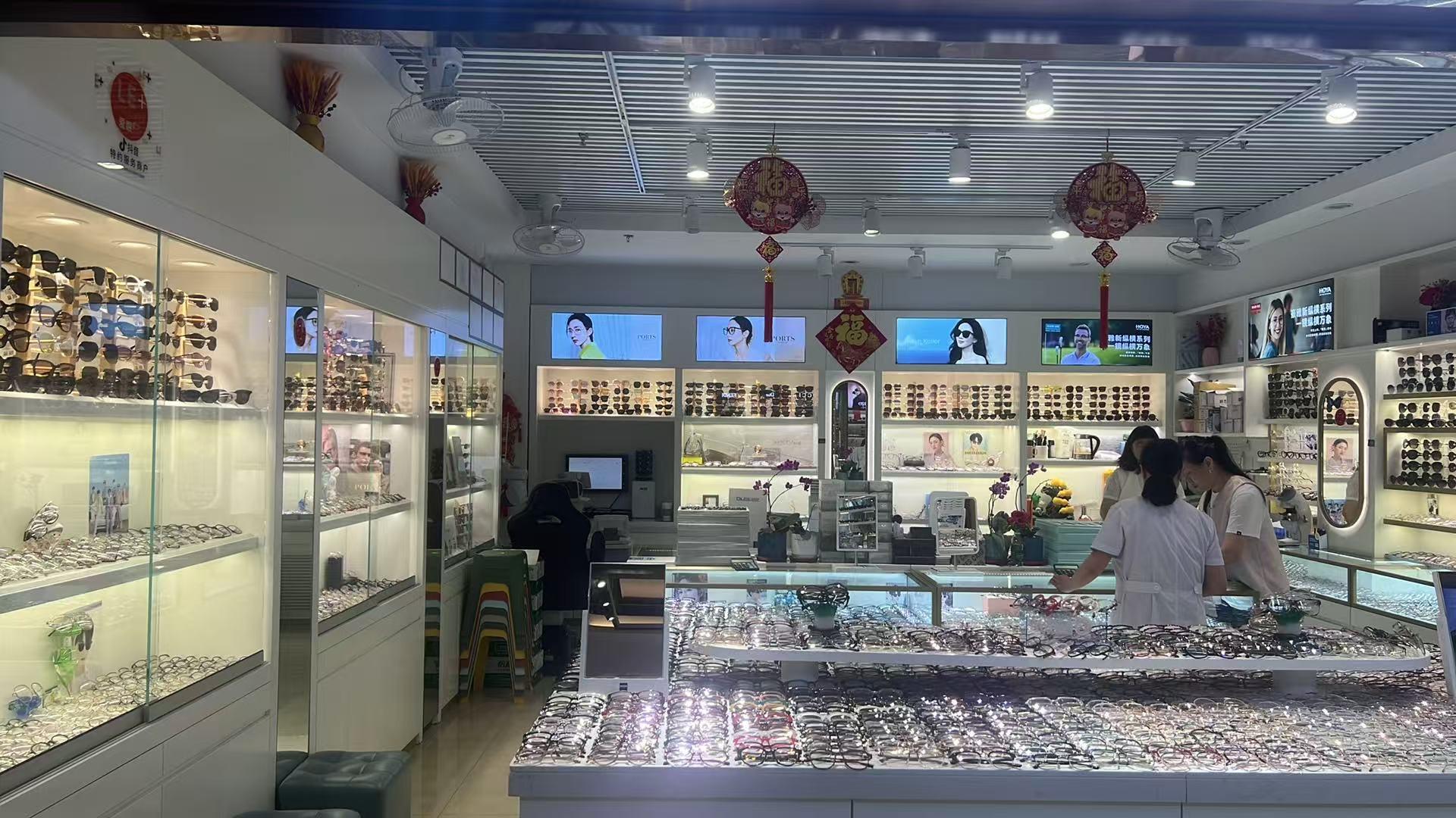 新视达配镜中心展示