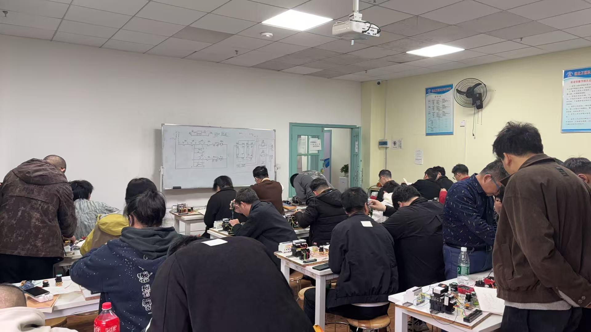 PLC设备实操区
