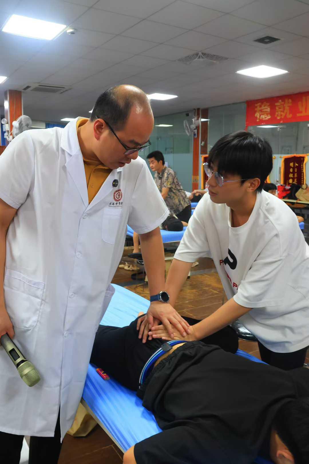 长洋中医研究院学员实操练习