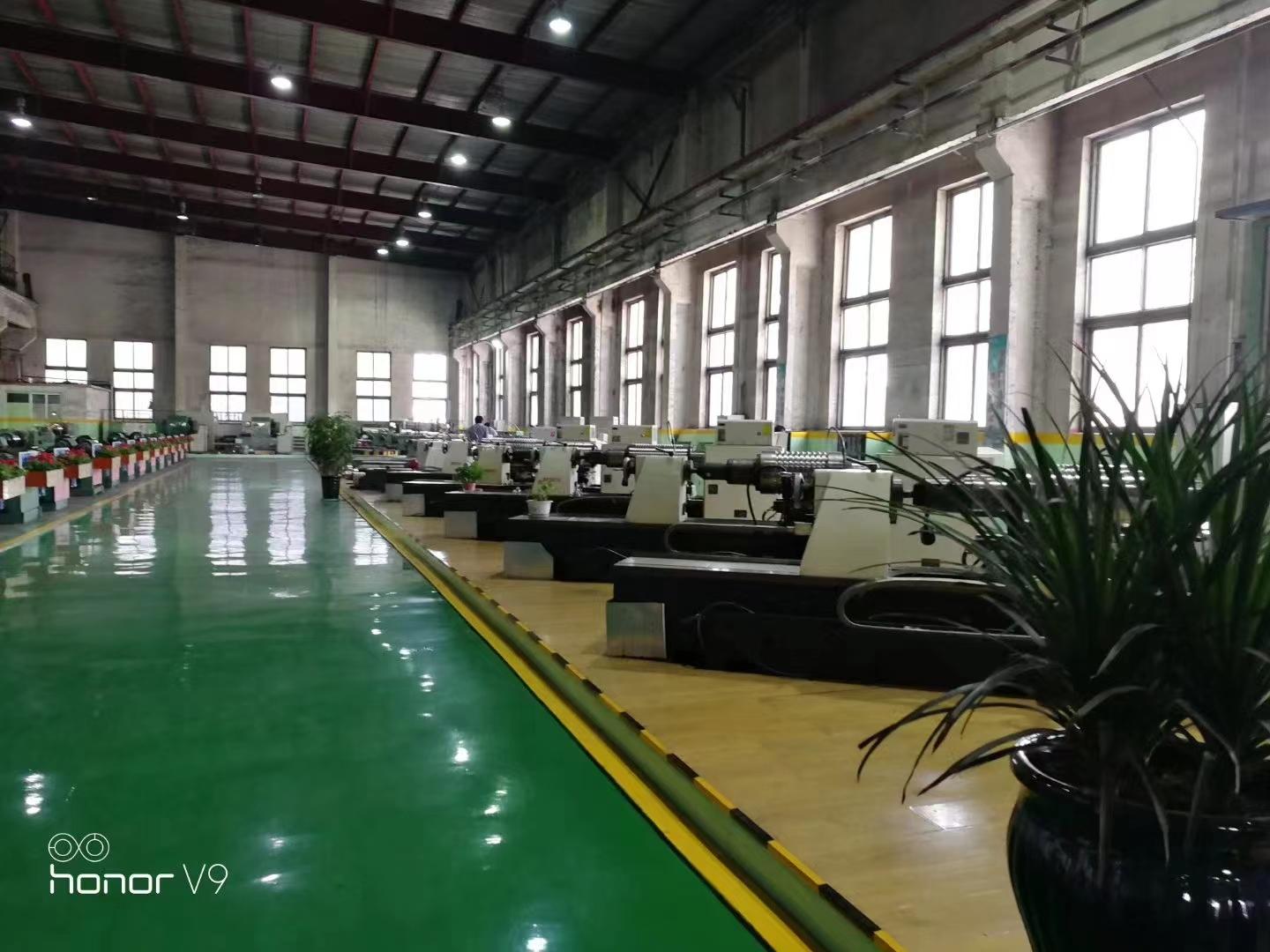 南通精育机械数控铣床加工现场