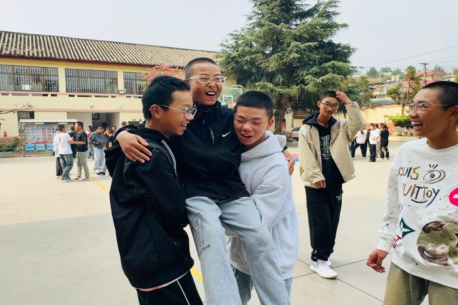 昆明市西山起点养成教育培训学校学员活动
