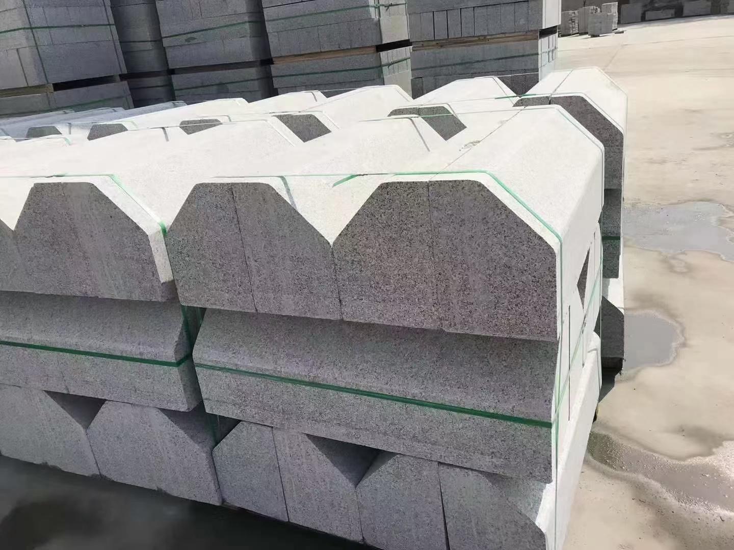 芝麻白火烧板与路沿石产品实拍