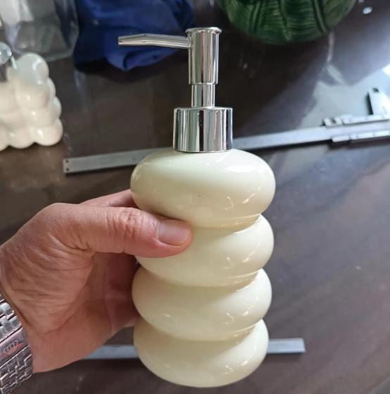 百吉玻璃企业图