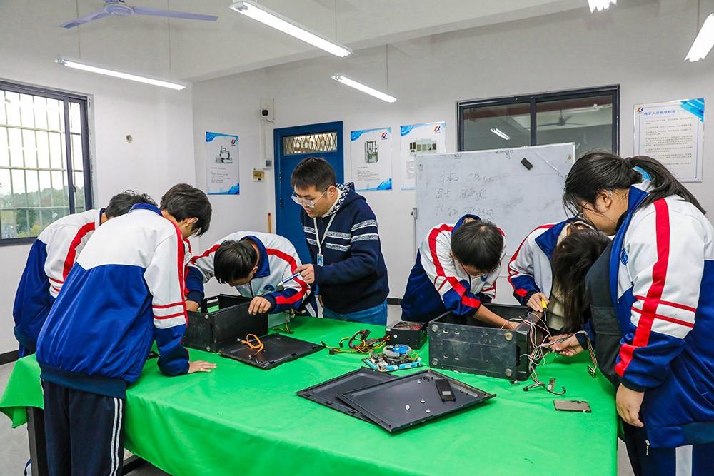 庐山市星辰技工学校校园环境