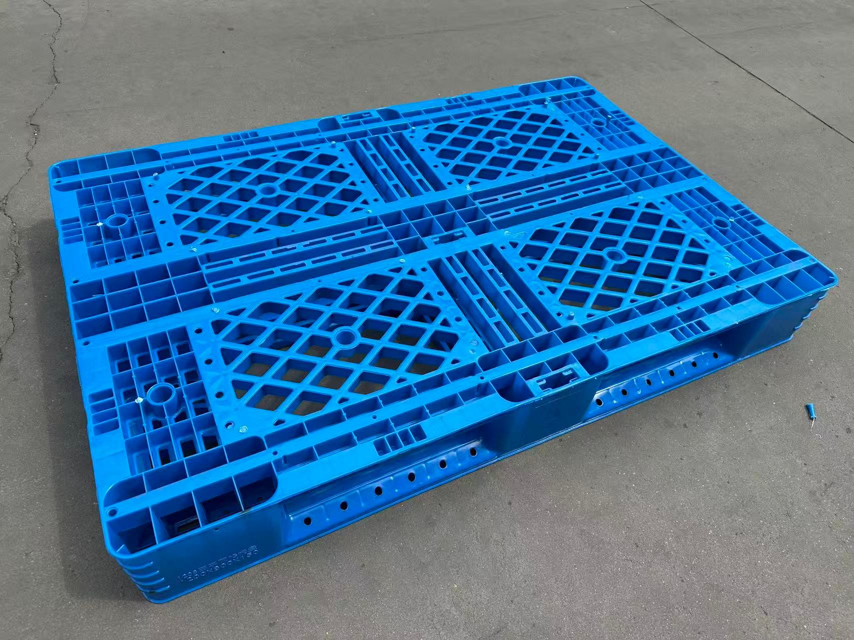 山东臻力包装周转箱产品图
