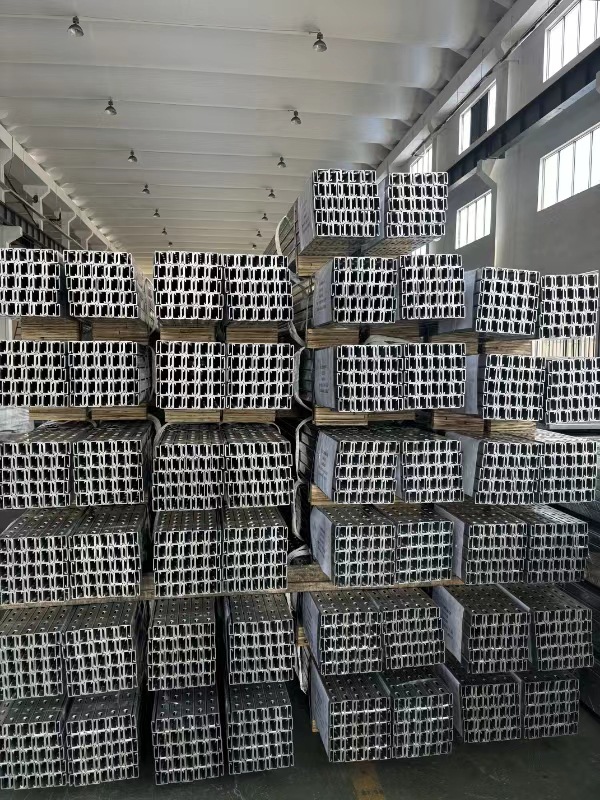 江苏耀荣新能源冲孔槽钢成品