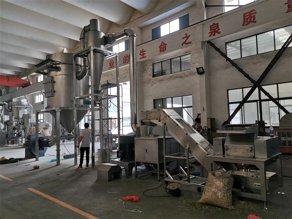 耐驰机械橡胶磨粉机与筛粉机设备