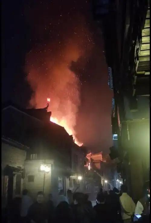 实验室内部仪器