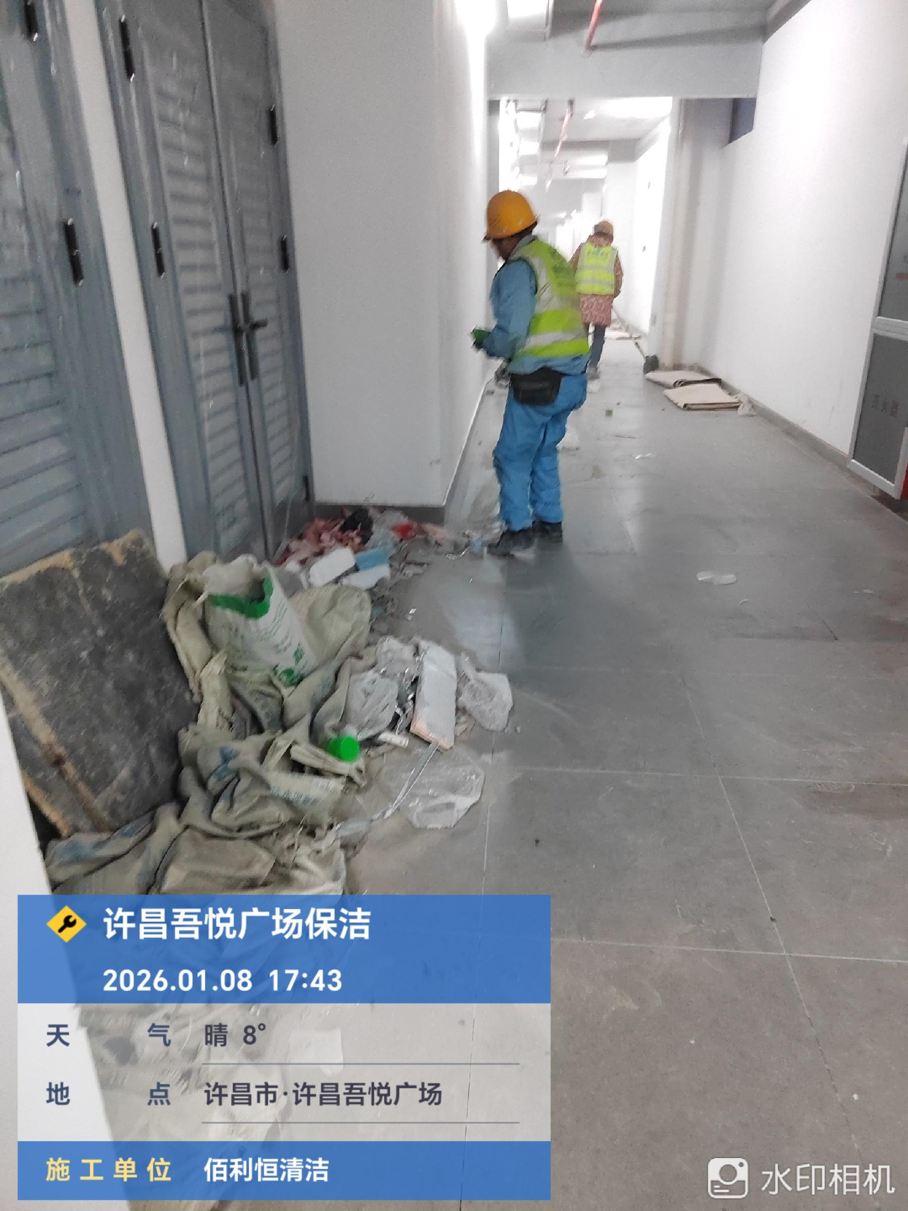 光伏板清洗机器人作业