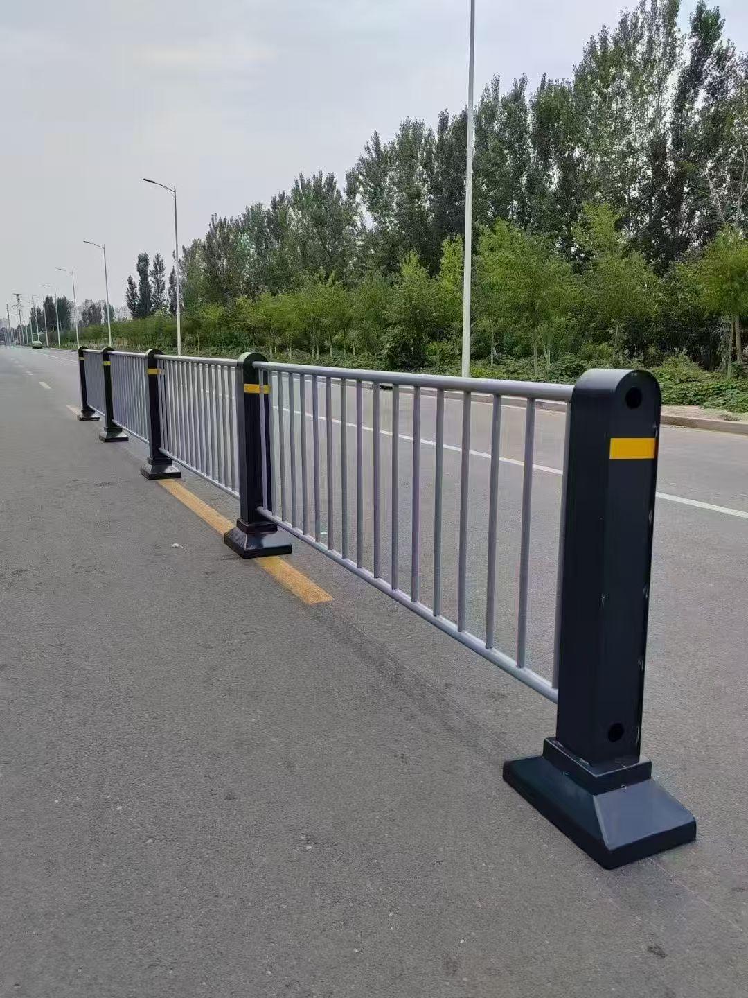 山东浩圆富淼护栏生产车间及设备