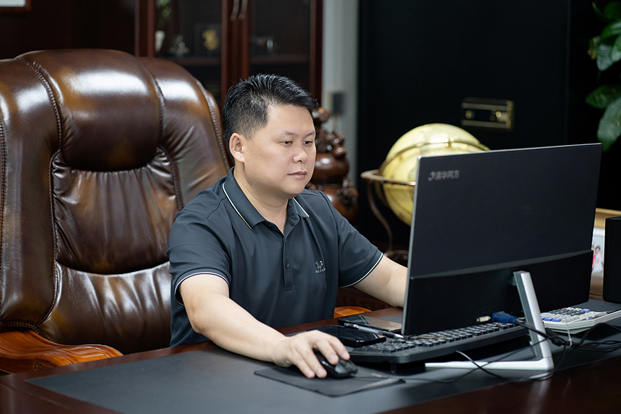 注塑喷油车间实拍