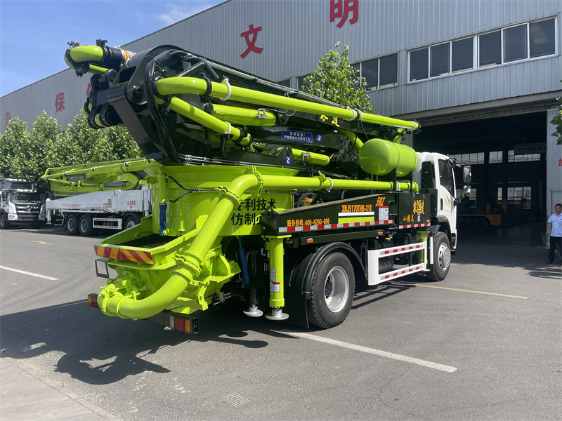 长垣农建搅拌一体泵车作业图