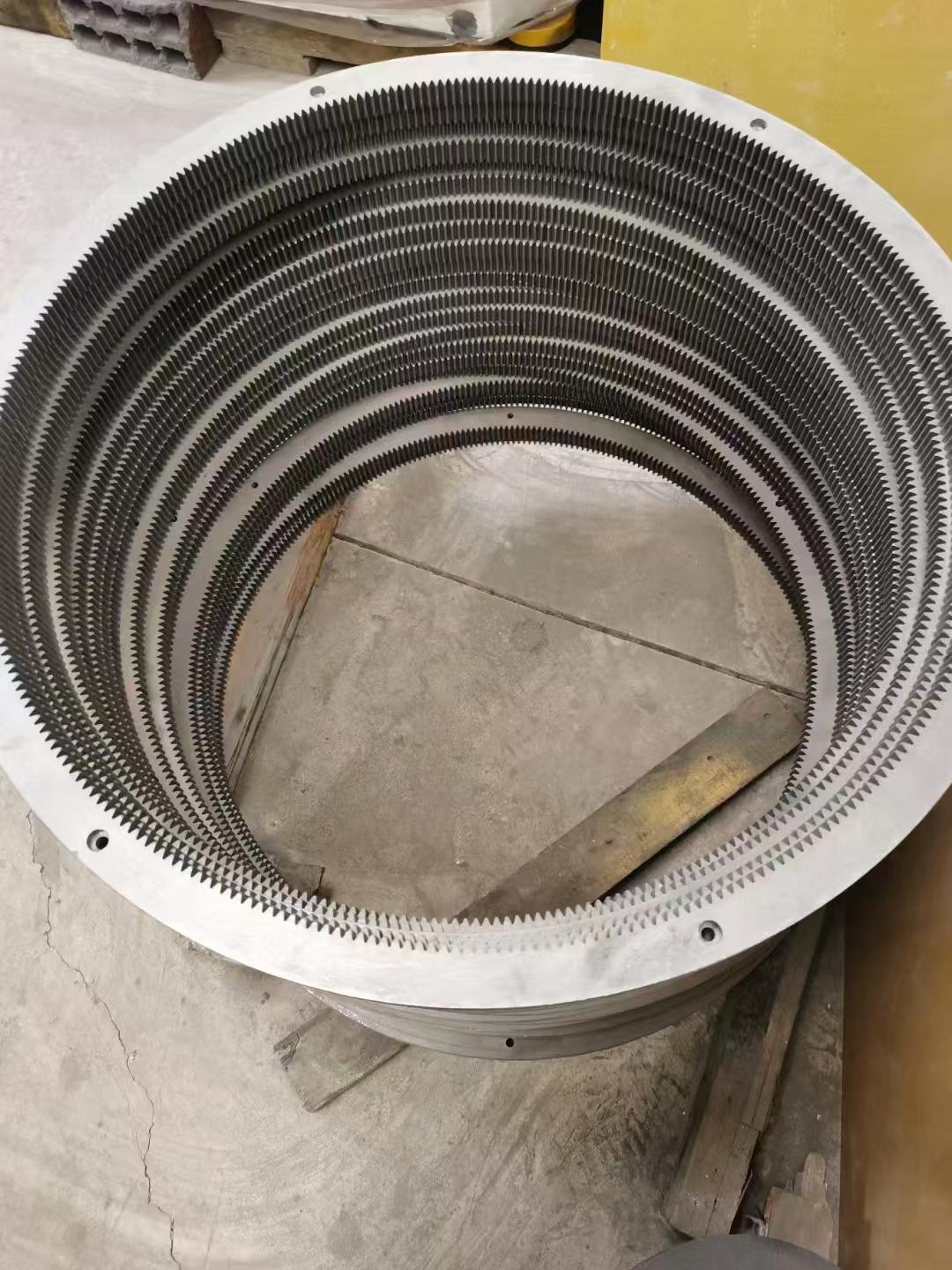 齿圈加工现场与质检环节