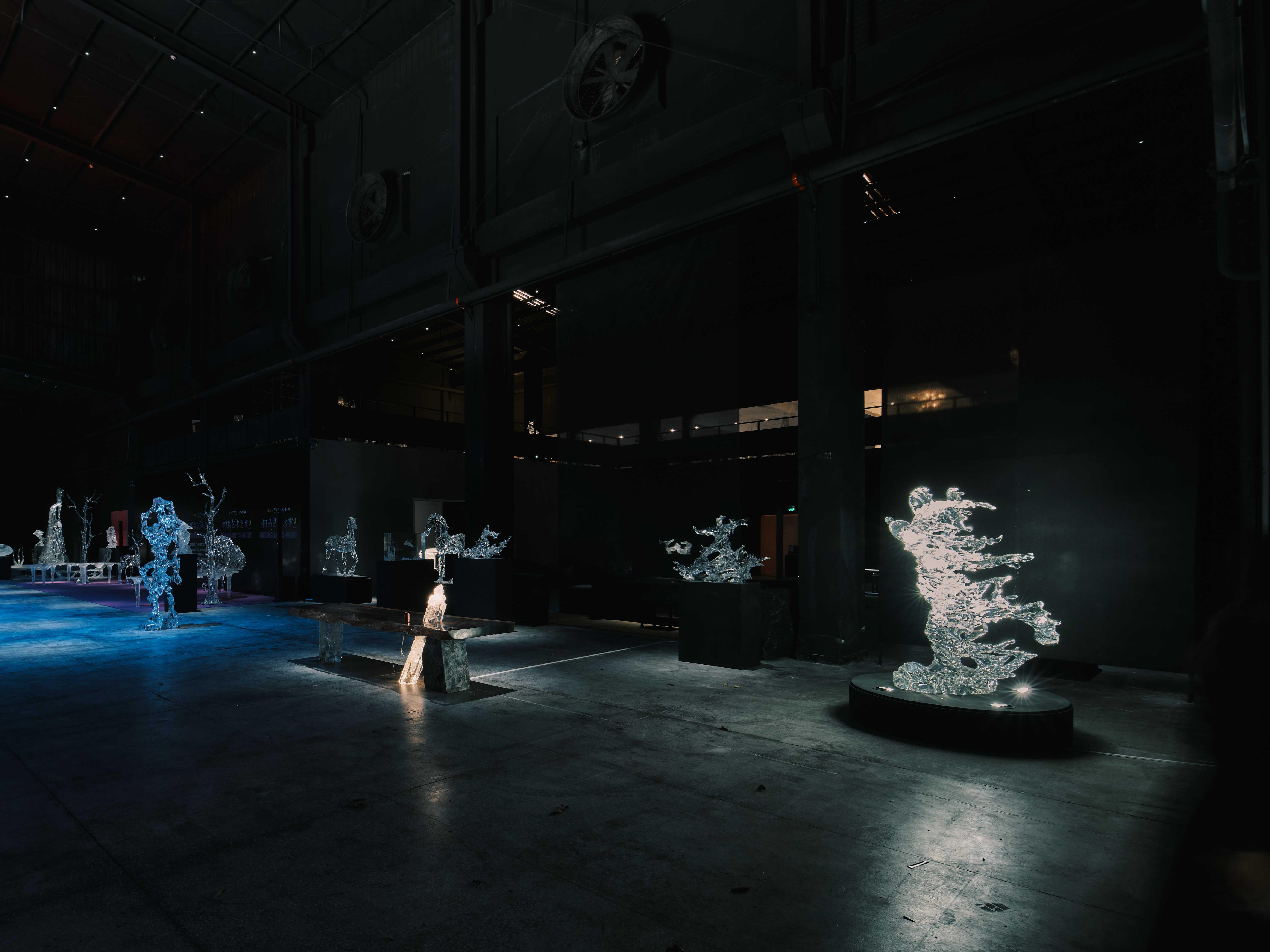 合成水晶艺术品展示