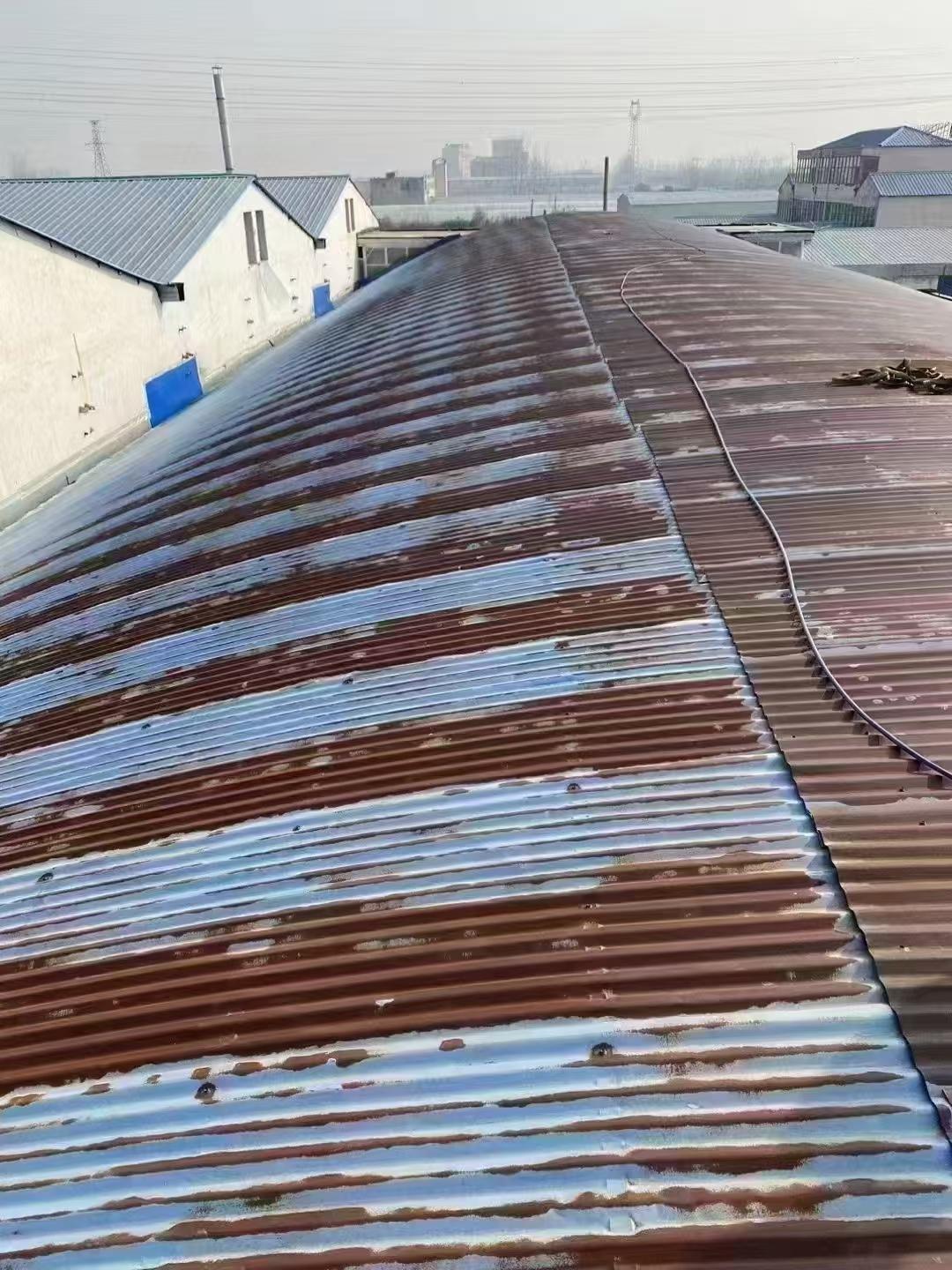 彩钢瓦除锈翻新施工场景