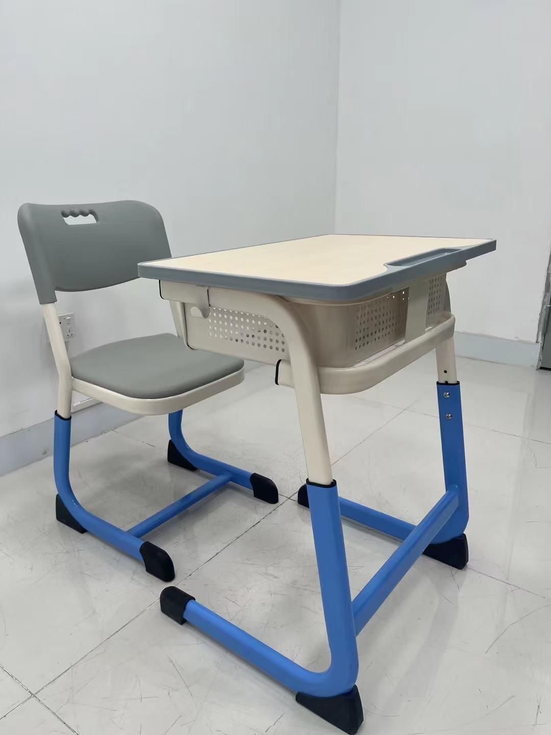 河南久博教学设备工厂实景